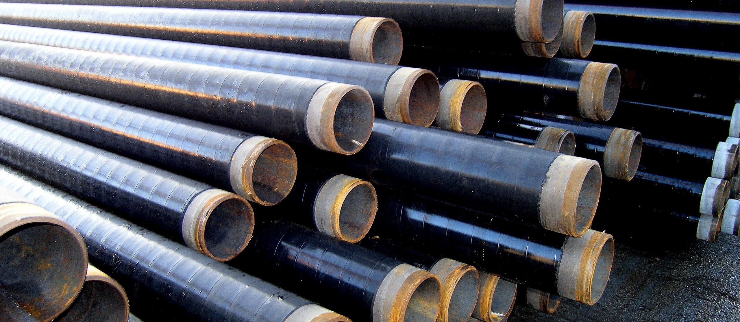 Изолированные трубы на складе